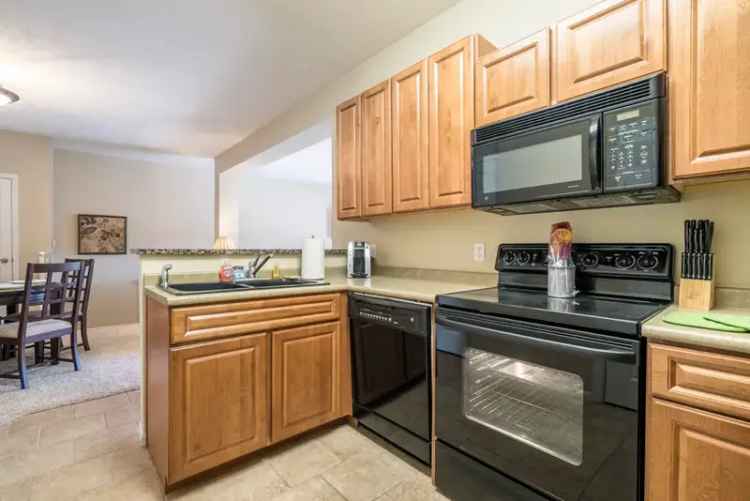 Rent Apartment at Ridge Pointe Villas in Lincoln with Great Amenities