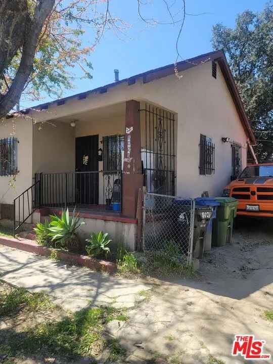 House For Sale in 8021, Towne Avenue, Los Angeles, California