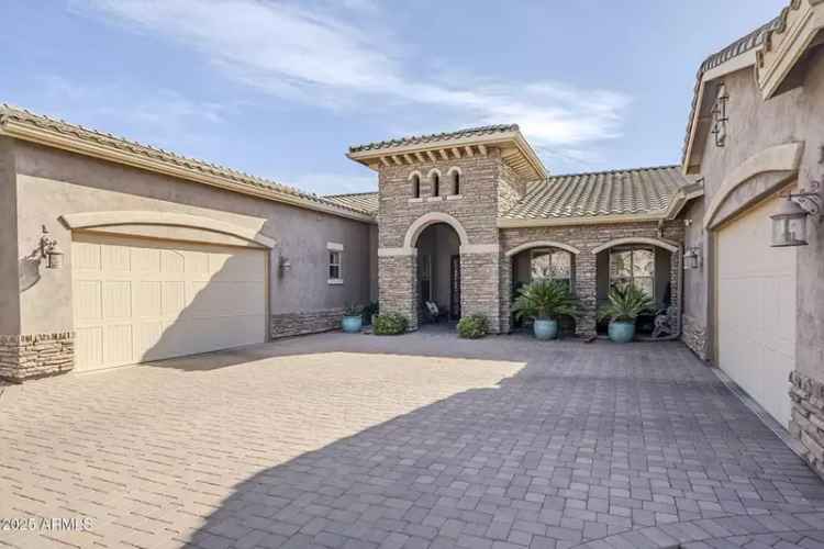 Buy Luxurious House in Queen Creek with Private Pool and Spacious Backyard