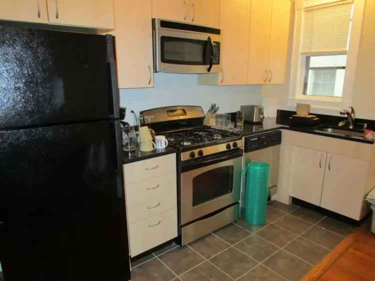 Rent 2 Bedroom Apartment Unit in Davis Square with Modern Features