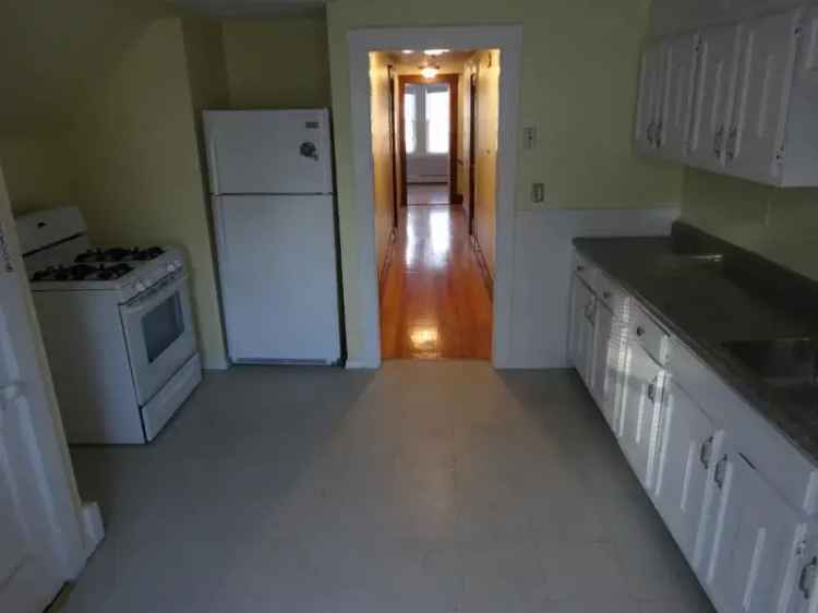 Rent 3 Bedroom Apartment in Brighton MA with Spacious Layout