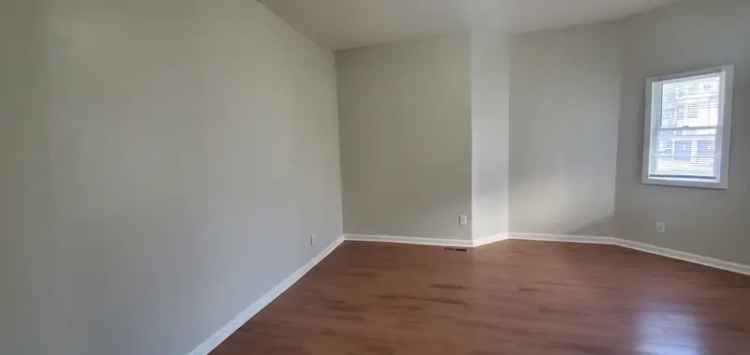 Rent 3 Bedroom Apartment Near Public Transportation with Updates