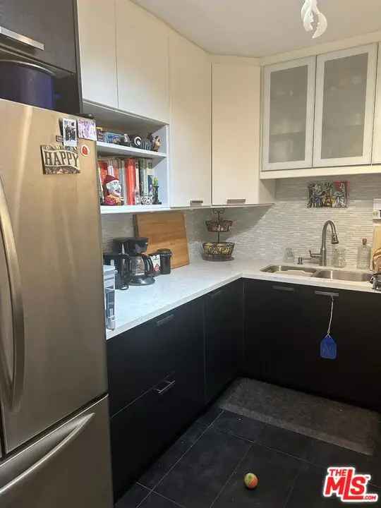 House For Sale in 1020, Granville Avenue, Los Angeles, California