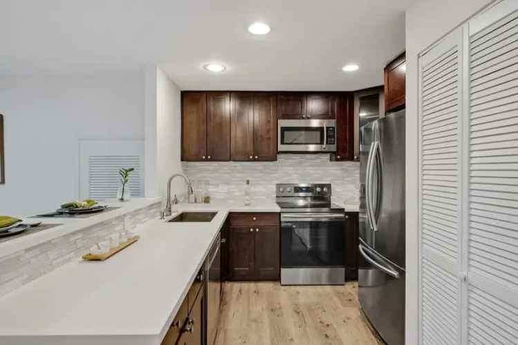 Rent Stylish Townhome Condo Near Microsoft Main Campus with Amenities