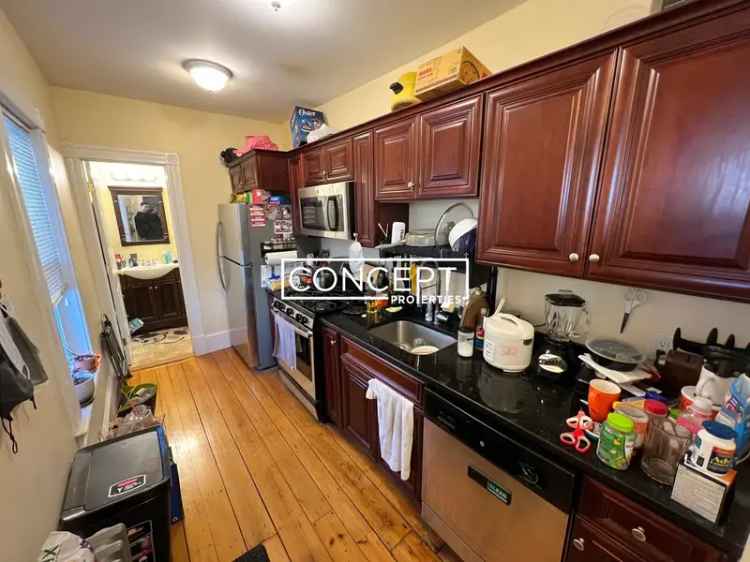 Rent Apartment Unit in Porter Square with 3 Beds and 2 Baths