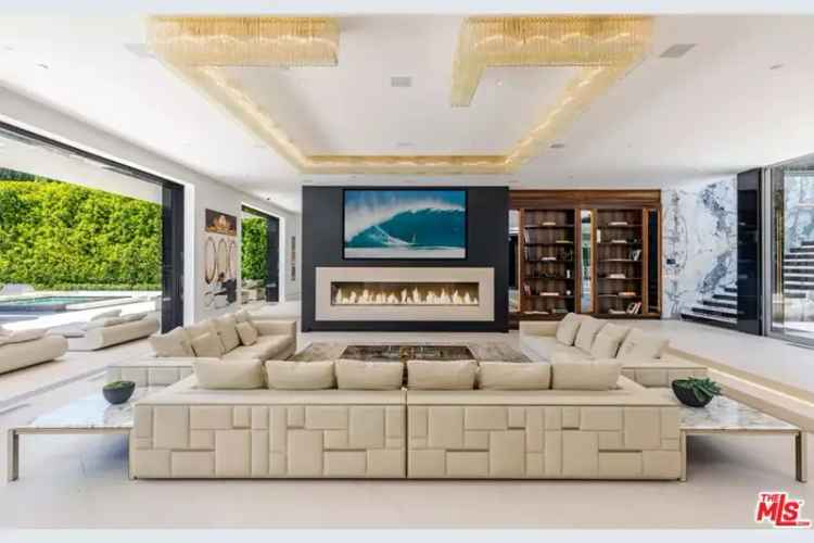 Luxury modern buy house in Beverly Hills with stunning features