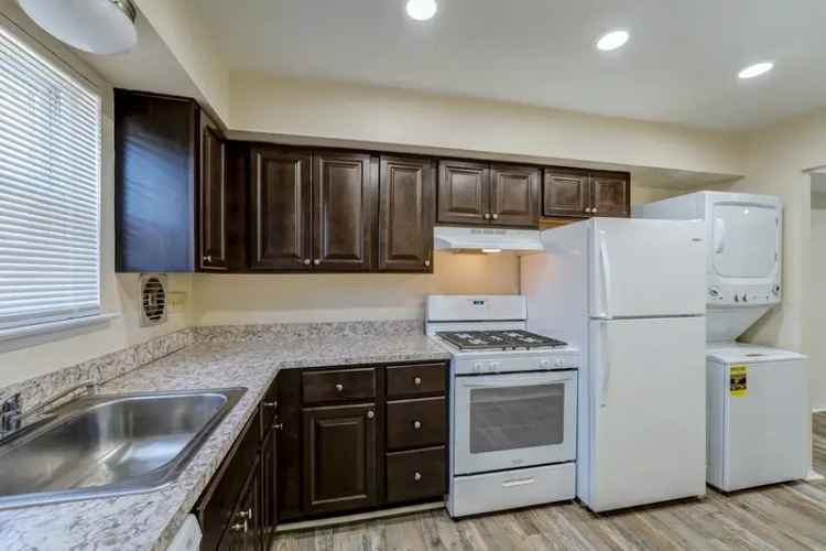 Rent Renovated Apartments in Pickwick Community