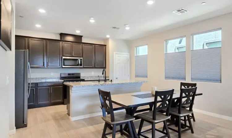 Rent Townhouse in Summerlin with 3 Bedrooms and Modern Amenities