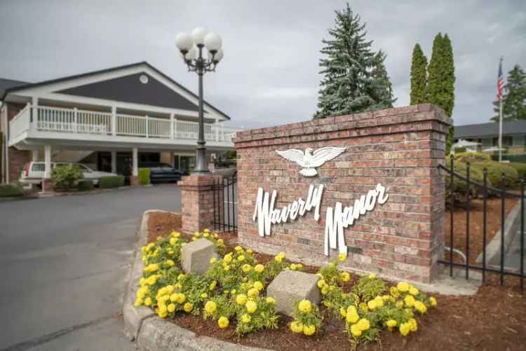 Rent Apartments at Waverly Manor in Lakewood with Boutique Charm