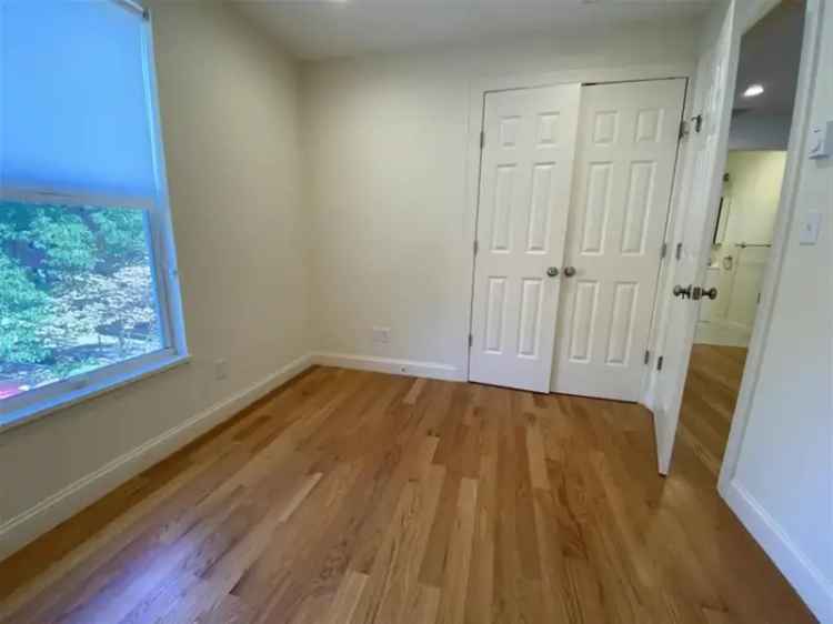 Rent Apartment Unit with 2 Beds and 1 Bath Near Harvard Square