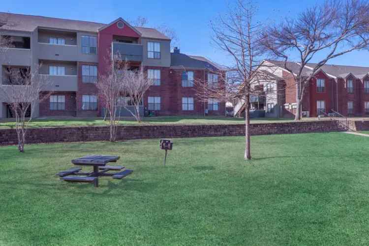 Rent Apartments in North Richland Hills with Pool and Pet Friendly