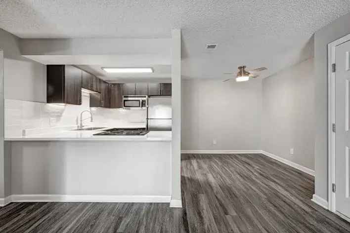 Rent Summit Riverside Apartments in Littleton Colorado with Amenities