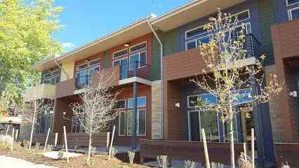 Rent Spacious Townhomes in Boulder with Balcony and Garage