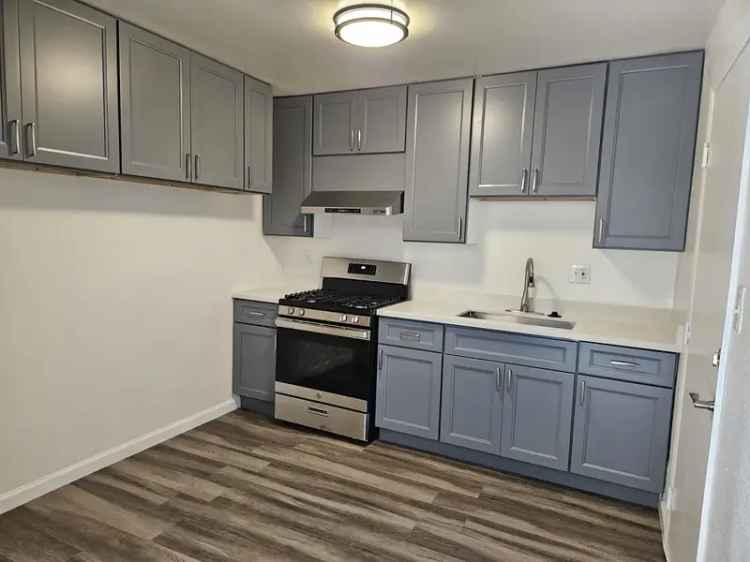 Rent Beautifully Remodeled Duplex Unit in Sacramento with Private Yard