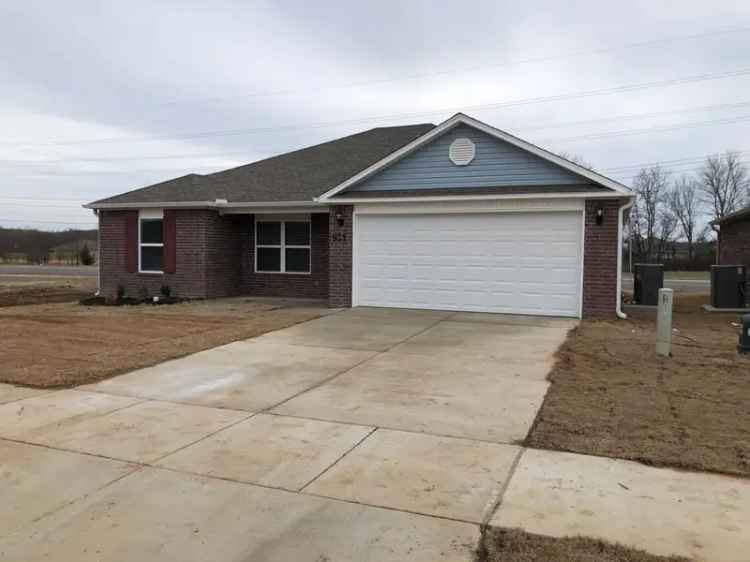 Rent New Construction 3 Bedroom House in Fayetteville with Upgrades