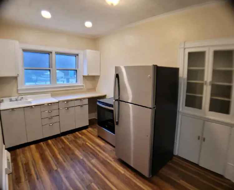 Rent Spacious Newly Renovated Duplex in Prime Location with Amenities