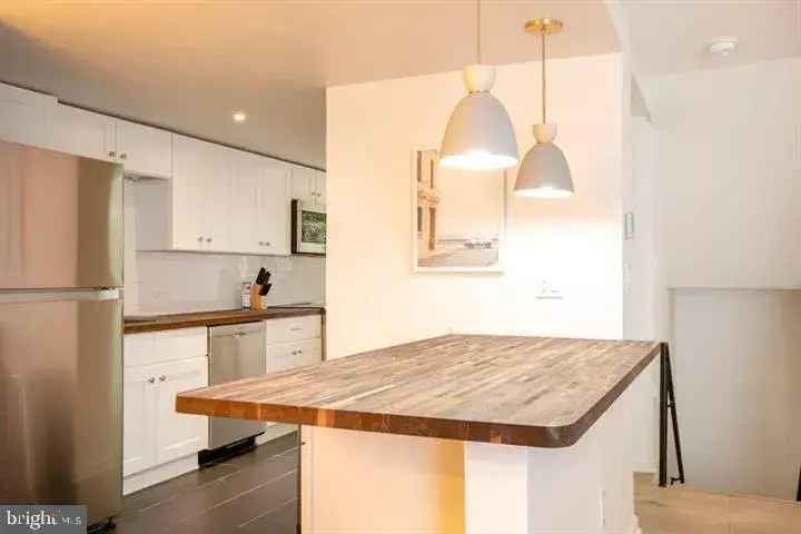 Rent Townhouse in H Street Corridor with Modern Updates and Spacious Layout