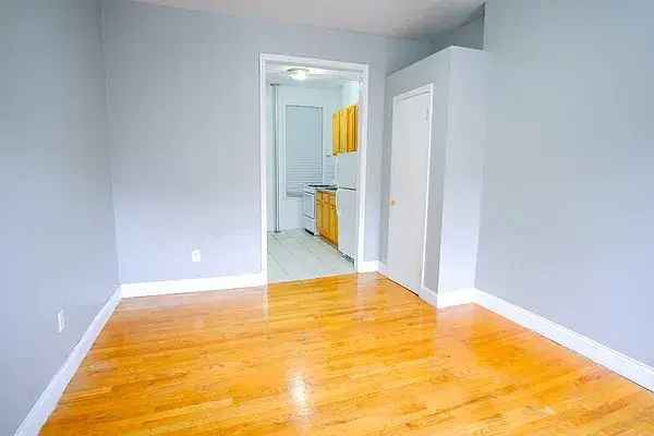 Rent Studio Apartment in Washington Heights with Great Features