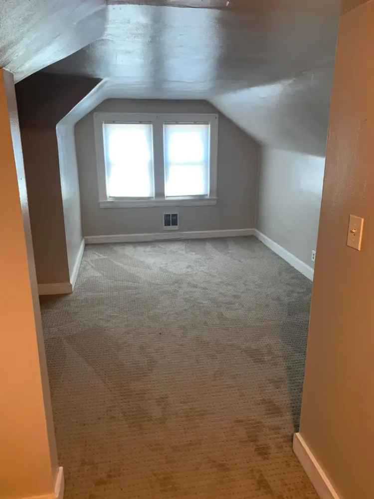 Rent Apartment in Cleveland with Modern Features and Off Street Parking