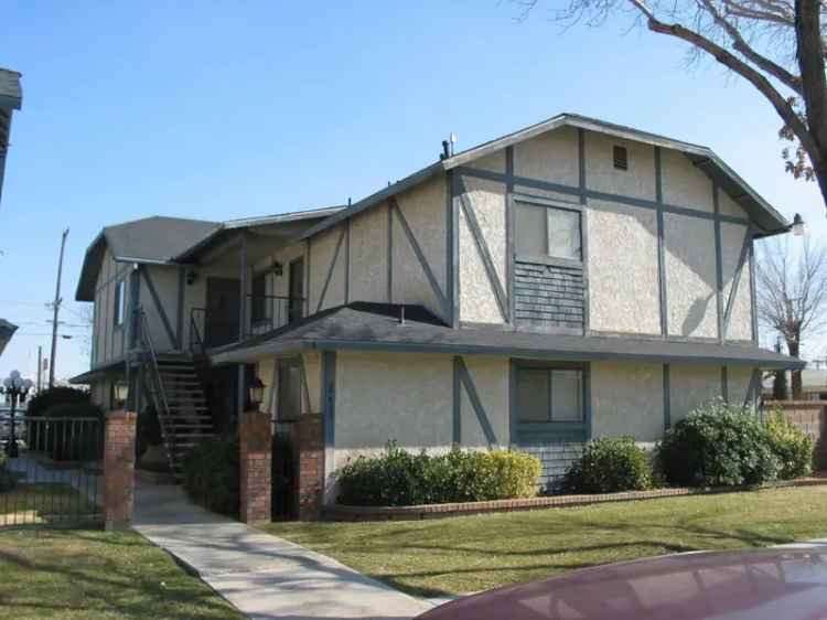 Rent Spacious Apartment Unit in Lancaster with 2 Bedrooms and Garage