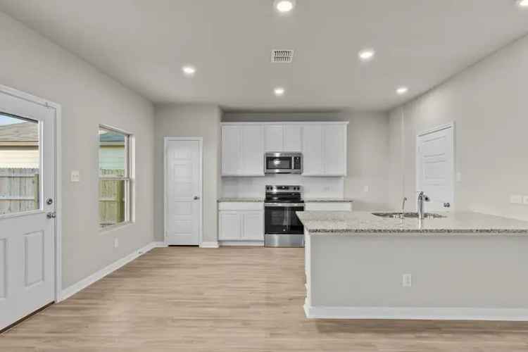 Rent Stunning Modern Home in New Braunfels with 3 Bedrooms and Game Room