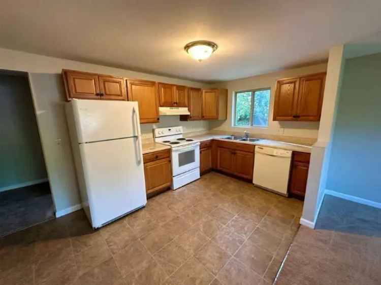 Rent Apartments in Hartford Mills New Hartford with Suburban Features