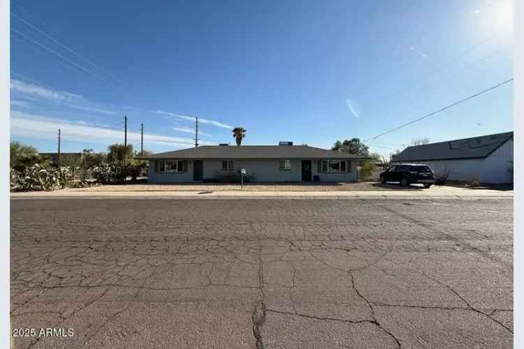 Duplex investment opportunity for sale in Tempe with 2 spacious units