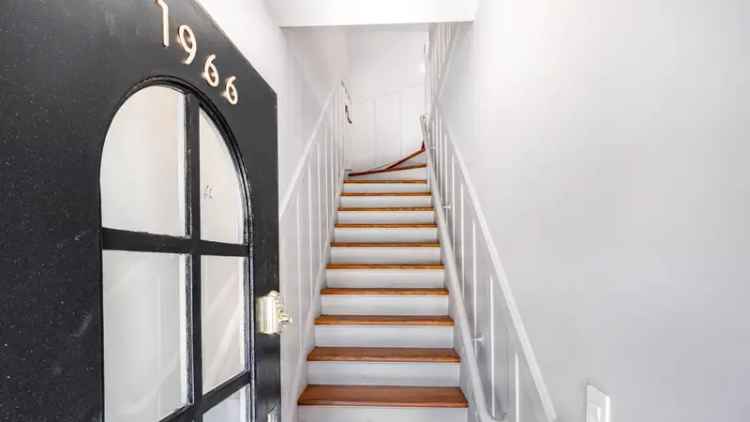 Rent 4 Bedroom Apartment in Russian Hill with Gourmet Kitchen