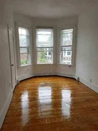 Rent Apartment Unit Three Bedroom One Bathroom Convenient Location