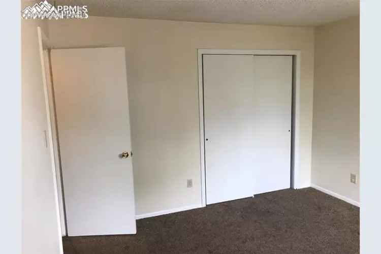 House For Sale in 1025, Delaware Drive, Colorado Springs, Colorado