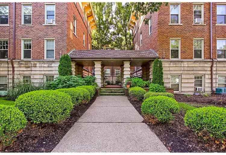 Rent Apartments at Twin Oaks Crossing with Original Charm in Highland Square