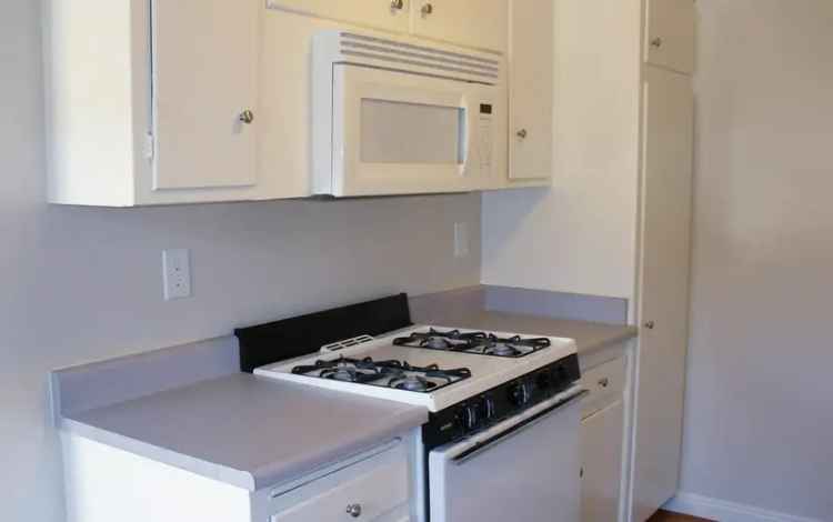 Rent Apartments in Fullerton with Spacious Floor Plans and Great Amenities