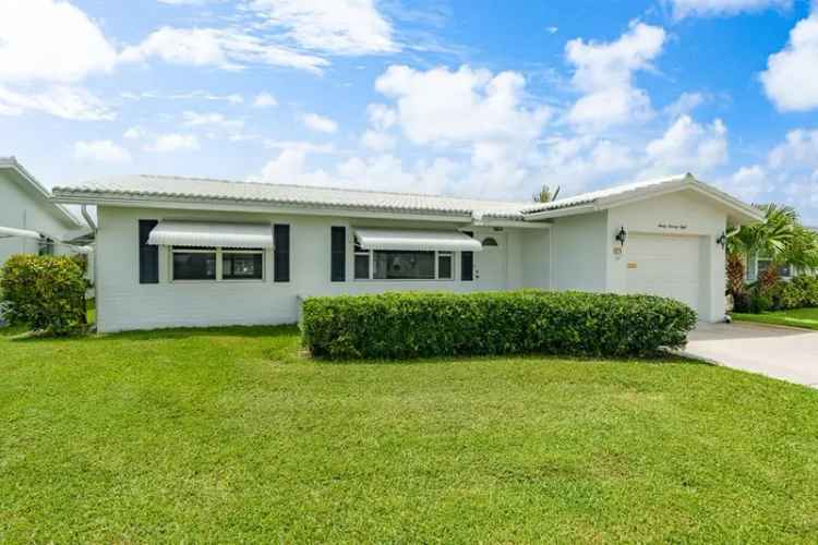 Buy House in Boynton Beach with Community Amenities and Active Lifestyle