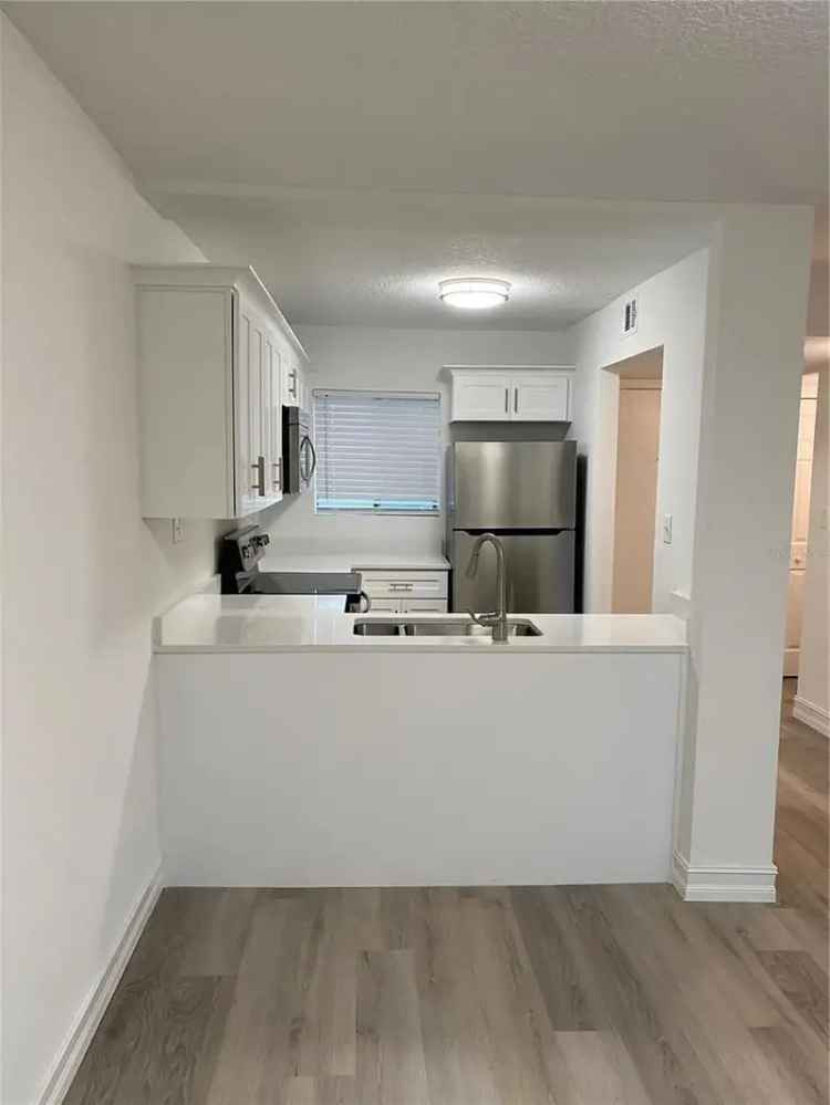 Condo for Rent in Winter Park with 2 Beds and Stainless Steel Appliances