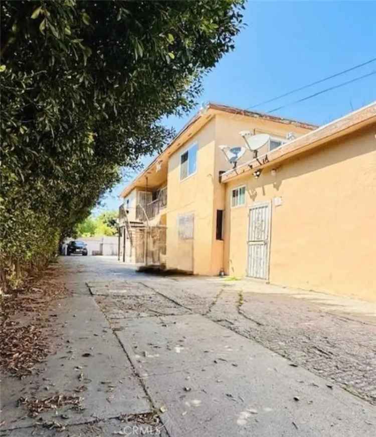 House For Sale in 10963, Wilmington Avenue, Los Angeles, California