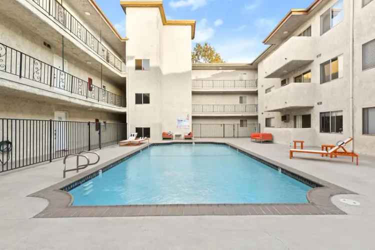 Rent Beautiful Apartments with Move-in Specials in Hollywood