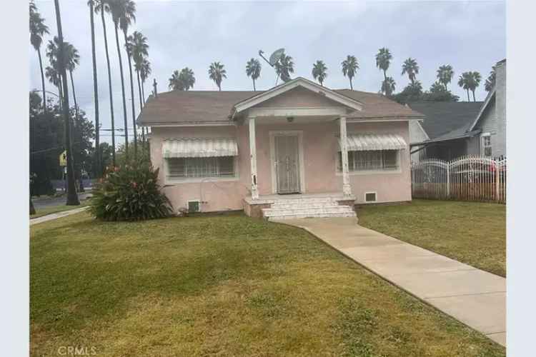 buy house in Crenshaw District with three bedrooms and a spacious backyard