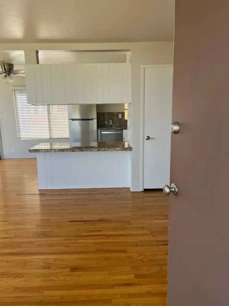 Rent Bay View Apartment Near Downtown San Diego with 2 Bedrooms