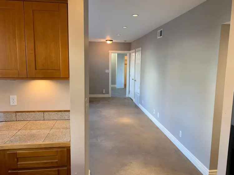 Rent Apartment Unit in Midtown Sacramento with 2 Bedrooms and Patio