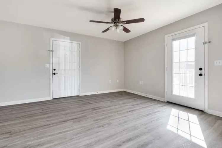 Rent Spacious Apartments in Clarksville with Fantastic Location