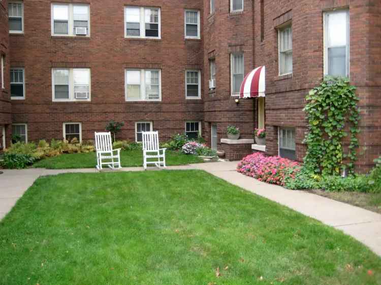 Rent Apartments in Crocus Hill with Spacious Layouts and Hardwood Floors