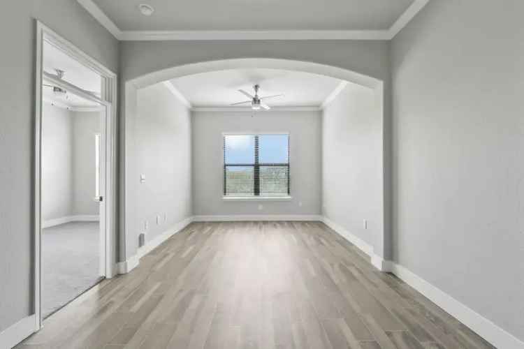 Rent Luxury Apartment Living Near Downtown Houston with Exceptional Amenities