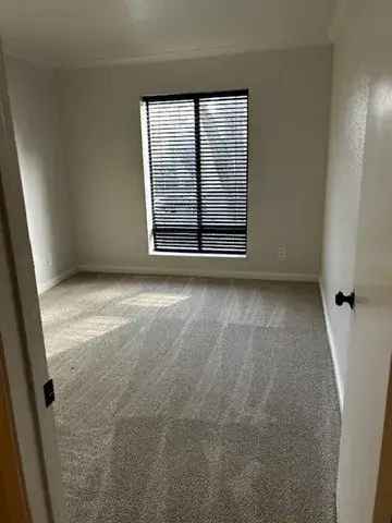 Rent Apartment in Downtown Sacramento with Great Views and Parking