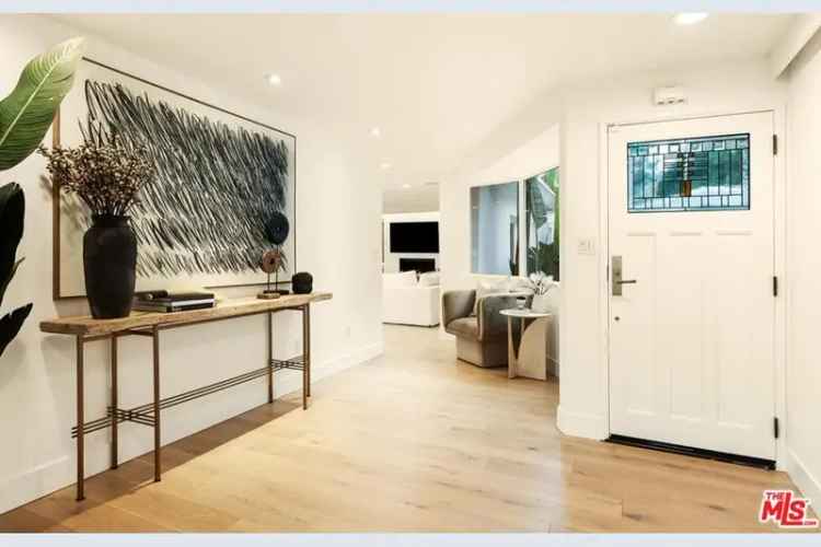 House For Sale in 8383, Hollywood Boulevard, Los Angeles, California