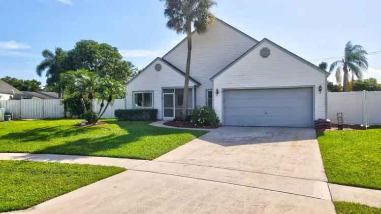 House For Sale in 11, Cedar Circle, Boynton Beach, Florida