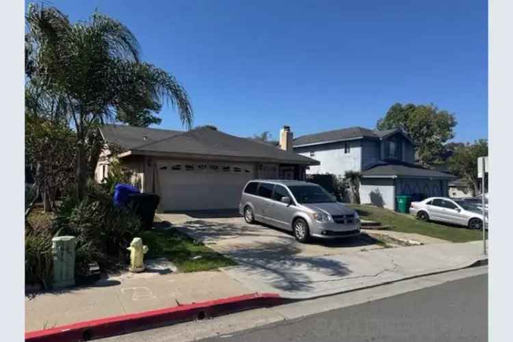 For Sale 4 Bedroom House Freeway Close Open Floor Plan and Garage