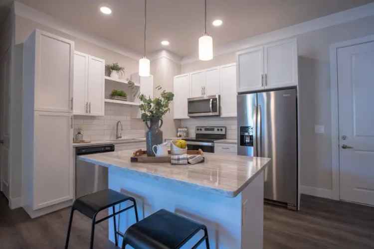 Rent Luxury Apartments in Webster Groves at The Elle on Lockwood