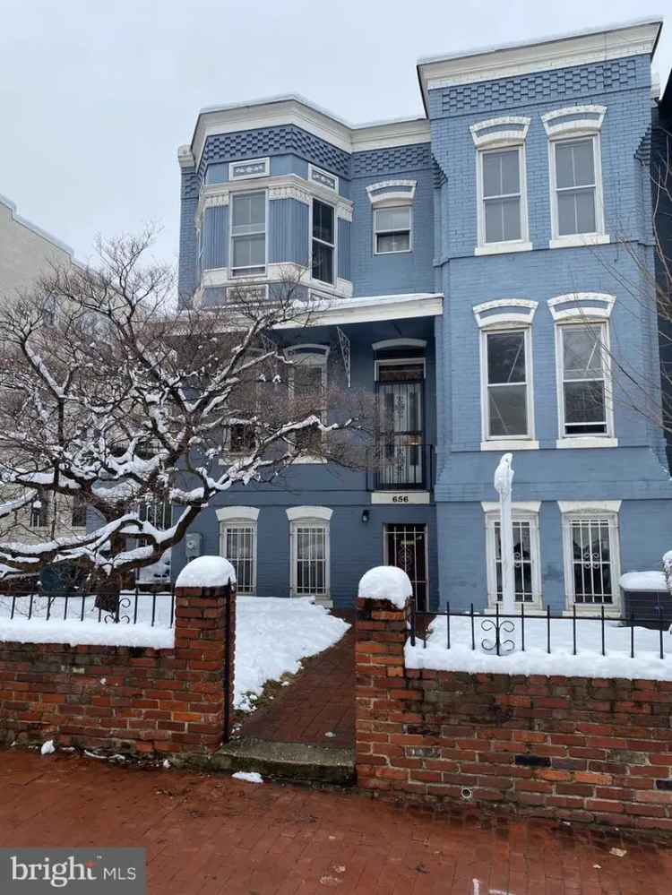 House For Sale in 656, 12th Street Northeast, Washington, District of Columbia