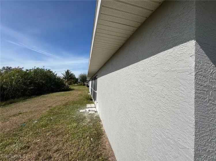 House For Sale in Cape Coral, Florida