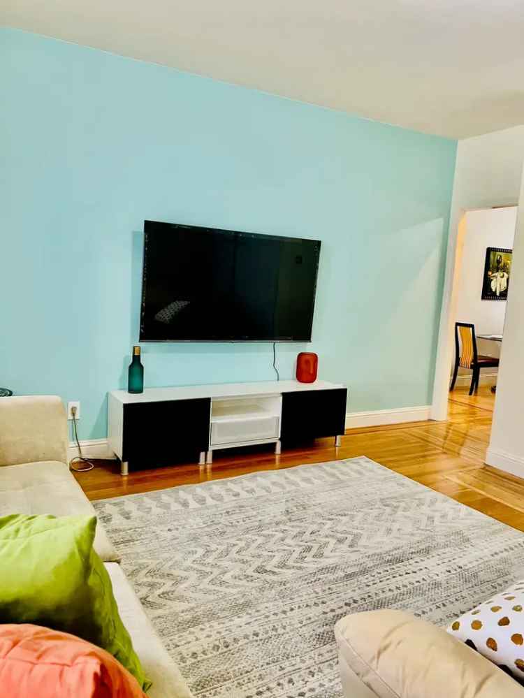 Rent Charming One Bedroom Apartment Unit in Oakland with Hardwood Floors